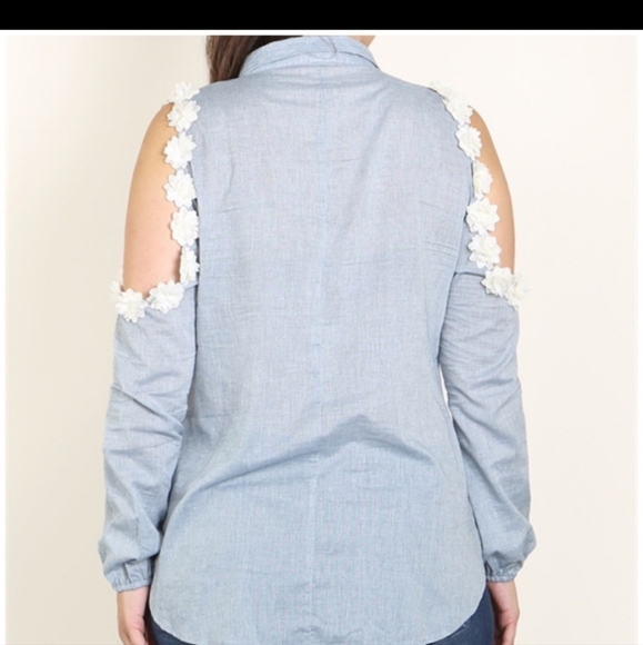 New Ryu Cut out shoulder plus size top - Picture 5 of 5